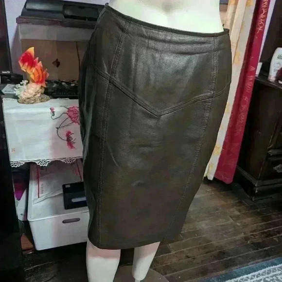 Sold - Picture 1 of 7